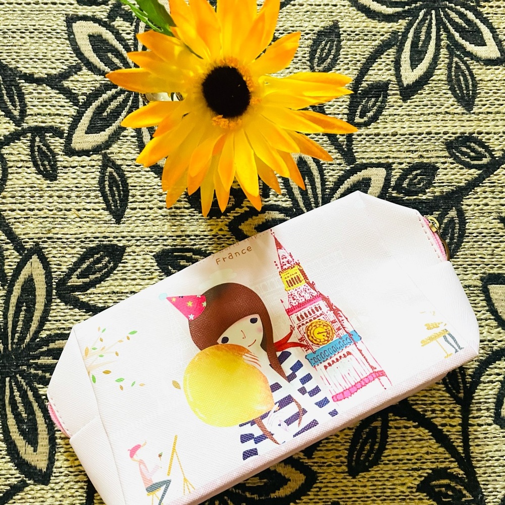 NEW-Tourist Design Travel Pouch Large